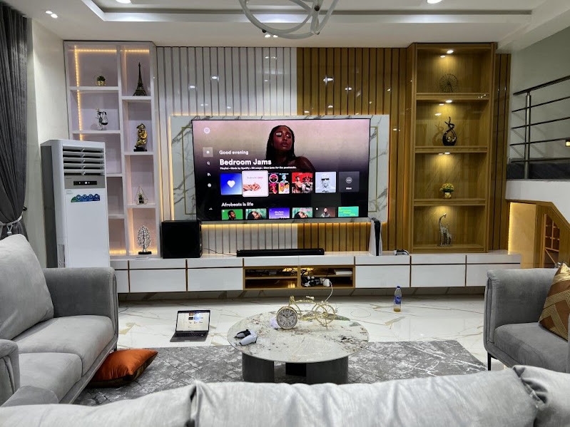 Intérieur de prestige avec mobilier sur mesure