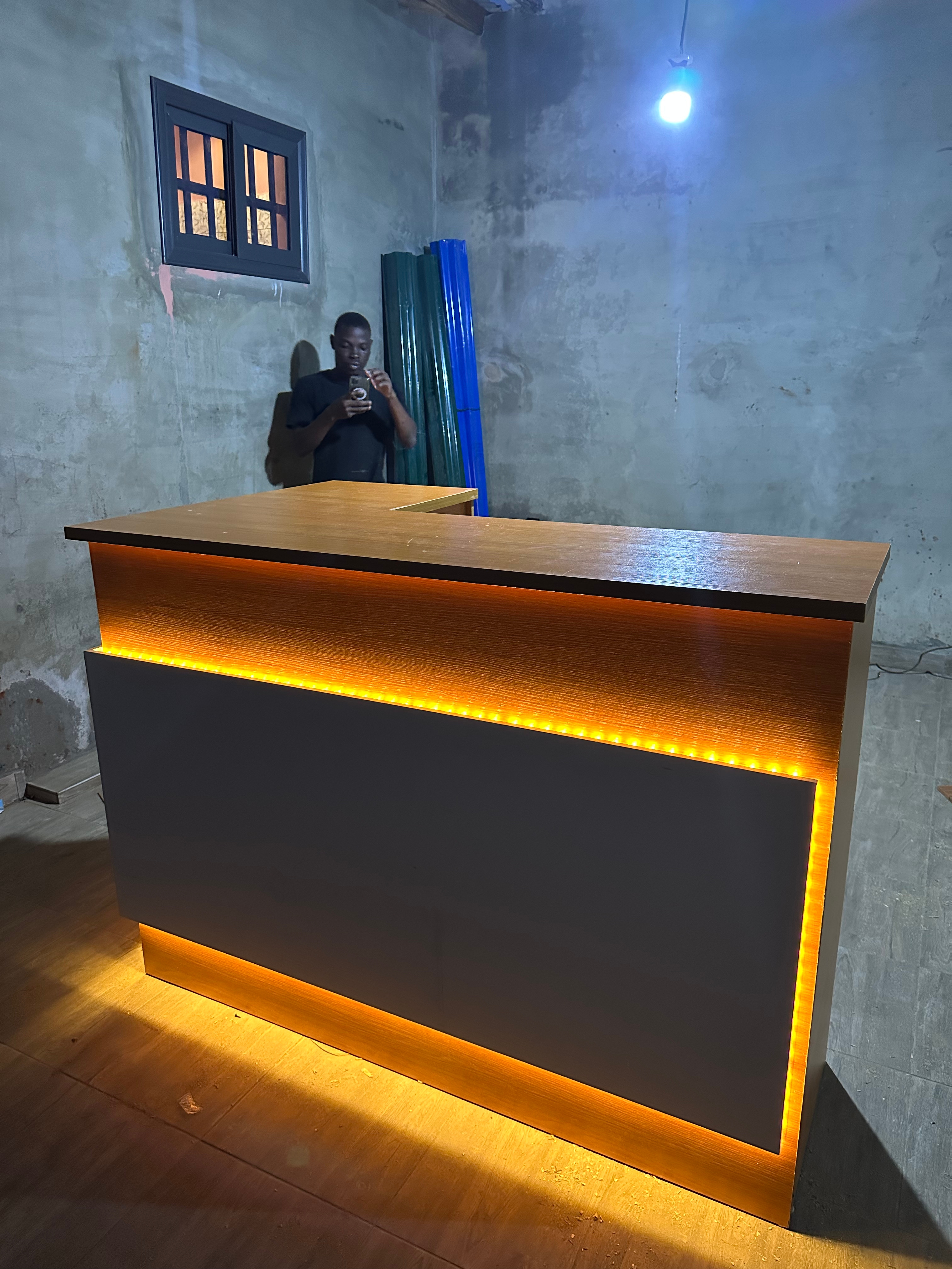 Bureau Ergonomique et Moderne : Boostez Votre Productivité - miniature 4