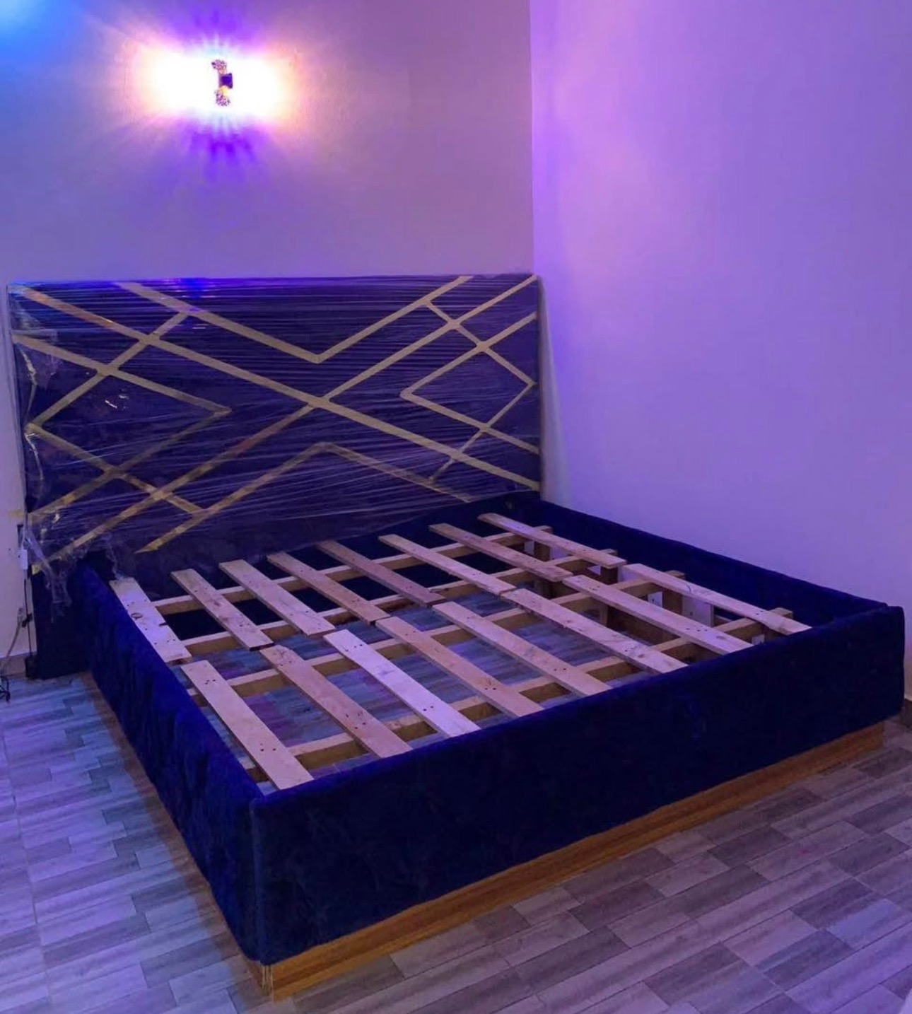 Lit Design en Bois Massif : Redécouvrez le Plaisir d'un Sommeil Réparateur - miniature 11