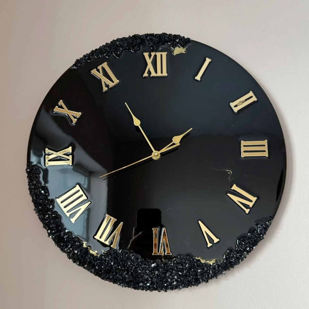 Horloge Murale Artisanale en Résine Époxy : Le Temps Sublimé en Œuvre d'Art - miniature 2
