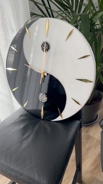 Horloge Murale Artisanale en Résine Époxy : Le Temps Sublimé en Œuvre d'Art - miniature 6