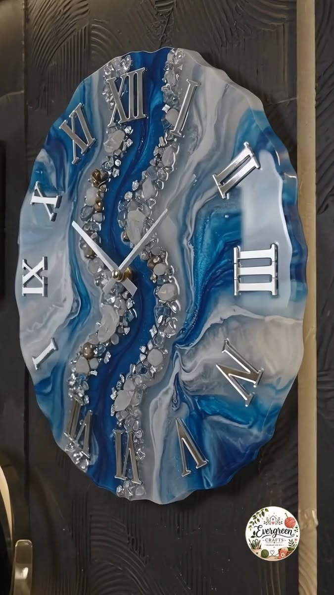 Horloge Murale Artisanale en Résine Époxy : Le Temps Sublimé en Œuvre d'Art - miniature 8