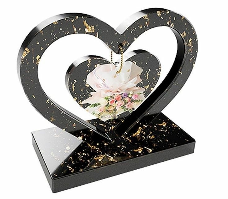 Sculpture Cœur Suspendu en Résine & Éclats d'Or : Le Souvenir Éternel - miniature 4