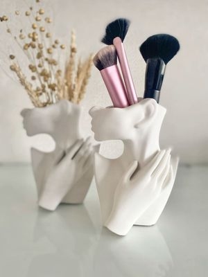 Statuettes « Le Penseur » en Résine Noire : L'Élégance Minimaliste - miniature 3