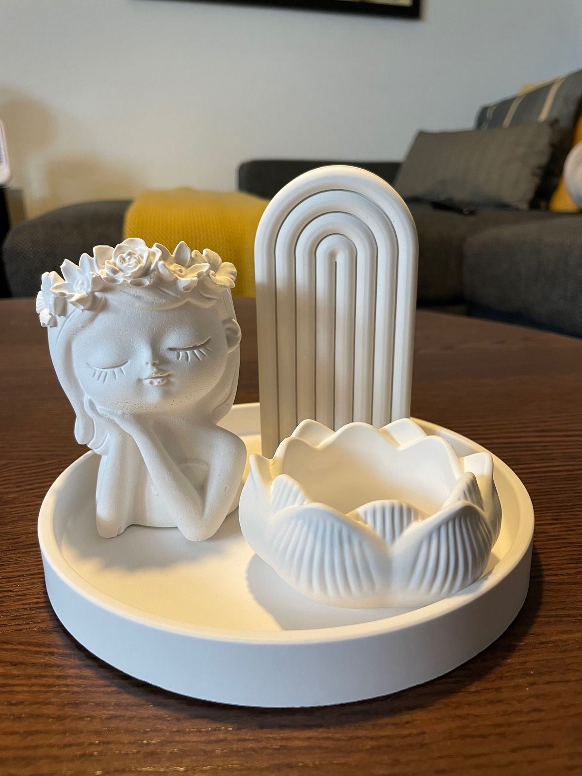 Statuettes « Le Penseur » en Résine Noire : L'Élégance Minimaliste - miniature 8