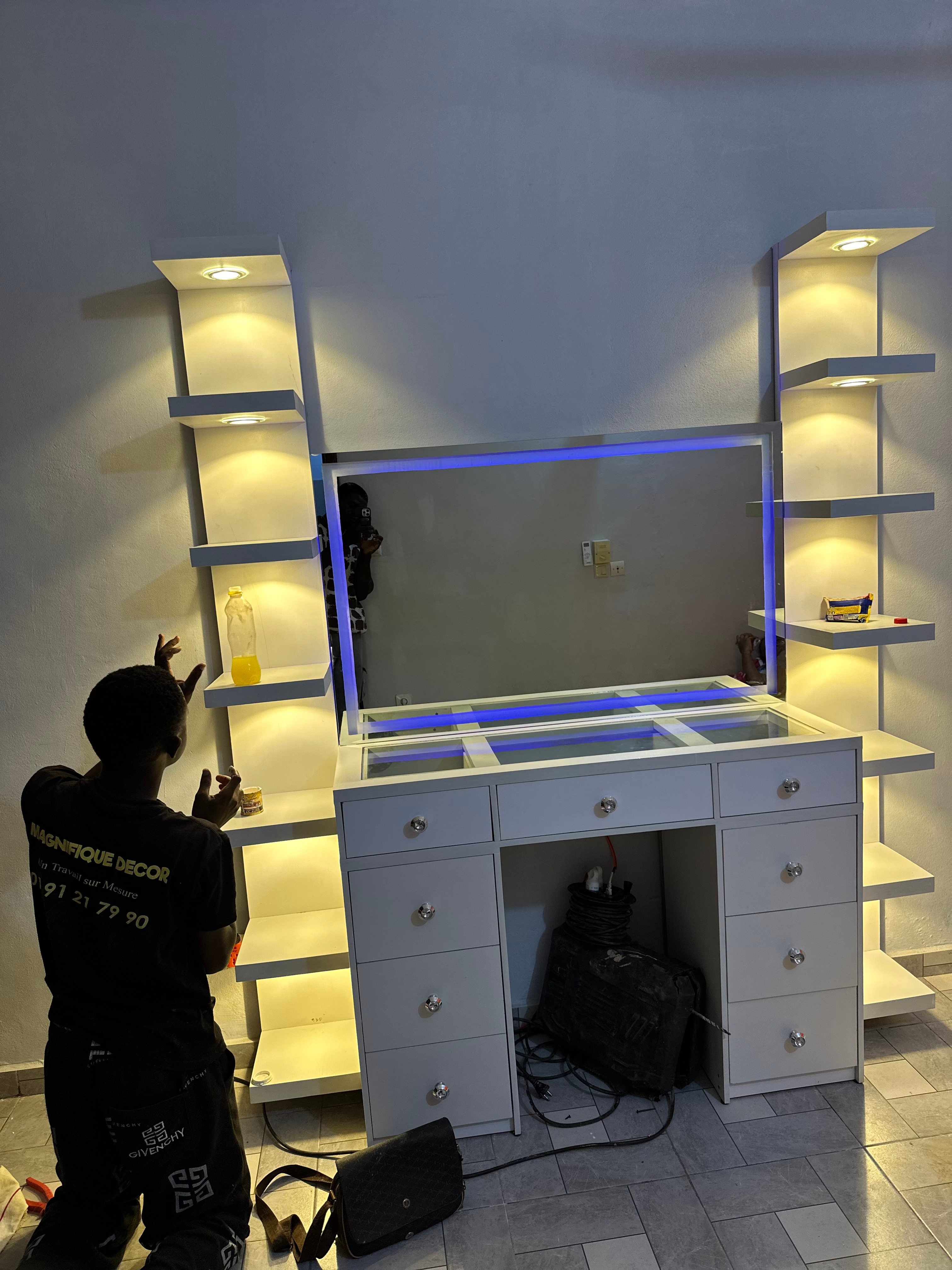 Étagère Murale Minimaliste : Organisez Votre Espace avec Style