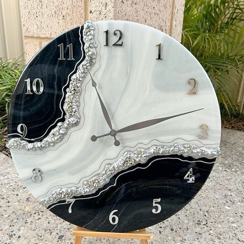 Horloge Murale Artisanale en Résine Époxy : Le Temps Sublimé en Œuvre d'Art