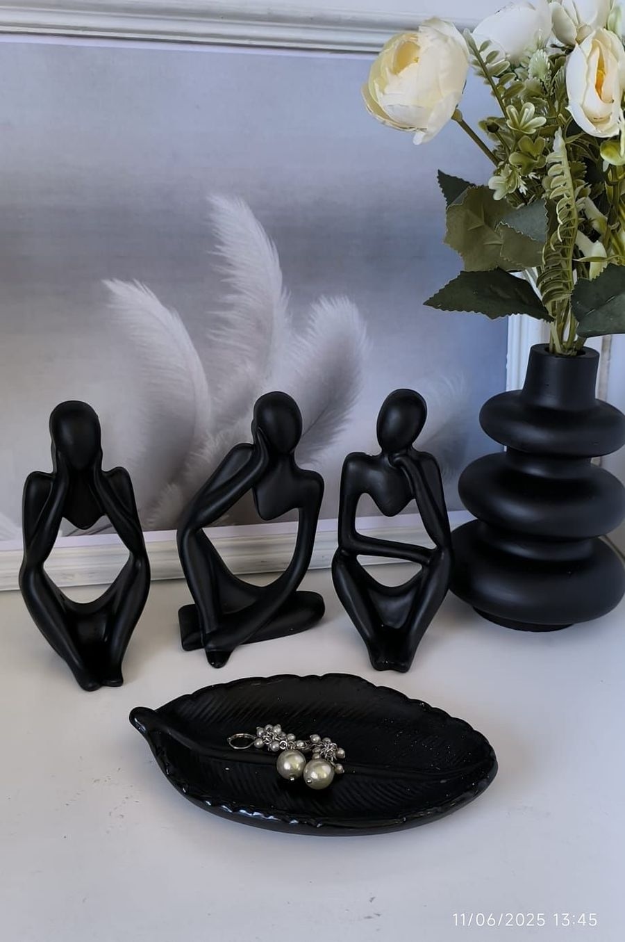 Statuettes « Le Penseur » en Résine Noire : L'Élégance Minimaliste